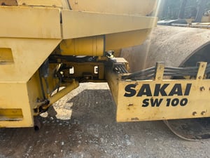 รถบดล้อเหล็ก SAKAI  sw 100 สั่นสะเทือน 