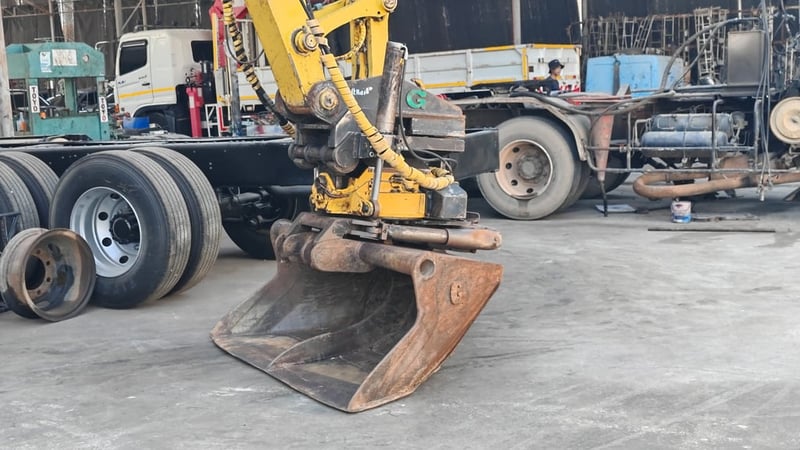 แมคโครล้อยาง โคมัตสุ 160-7EO