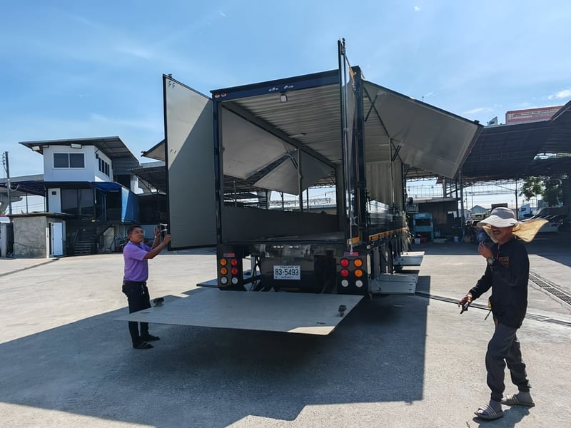 🚚 6 ล้อตู้เปิดข้าง(ปีกนก)​ ISUZU FTR 240 แรง ปี 65 (พร้อมลิฟท์ท้าย!)