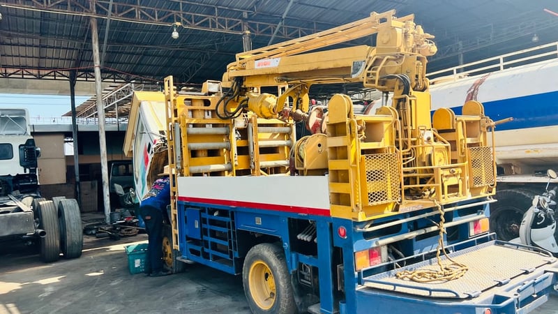 รถสว่านเจาะเสาไฟฟ้า ยี่ห้ออาชิ ขับเคลื่อน4ล้อ