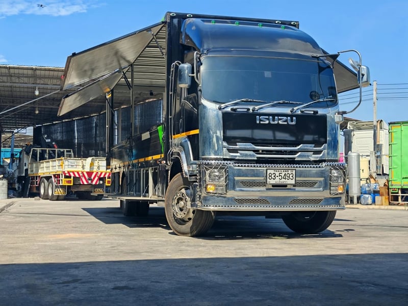 🚚 6 ล้อตู้เปิดข้าง(ปีกนก)​ ISUZU FTR 240 แรง ปี 65 (พร้อมลิฟท์ท้าย!)
