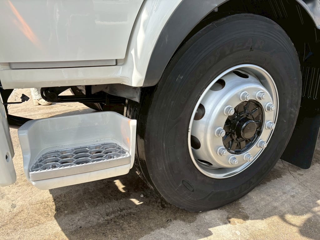 รถหกล้อฮีโน่วิคเตอร์ตู้เย็นทำความย็นตู้ไฟเบอร์เครื่องทพความเย็นเทอร์โมคิงส์