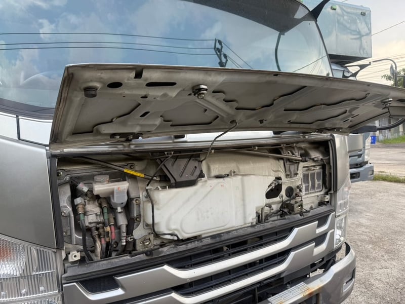 หกล้ออีซูซุFRR210ปี65ตู่บรรทุกมอไซด์มีลิฟท์ท้าย