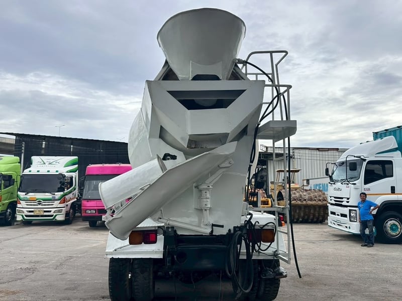 รถโม่2เพลา7คิว รถโม่2เพลา7คิว