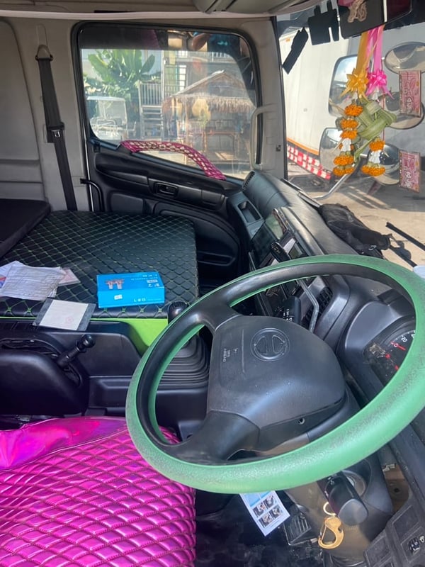 หัวลาก6ล้อฮีโน่วิคเตอร์260แรงปี60