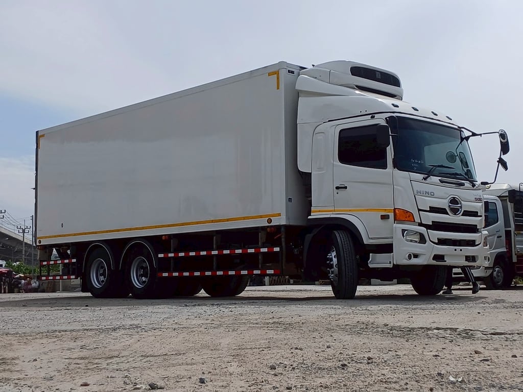 10ล้อตู้เย็น HINO VICTOR 240 แรงม้า ปี61