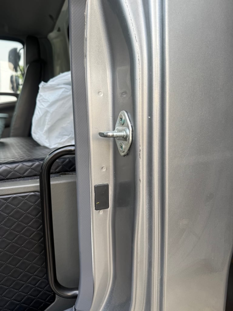 หกล้ออีซูซุFRR210ปี65ตู่บรรทุกมอไซด์มีลิฟท์ท้าย