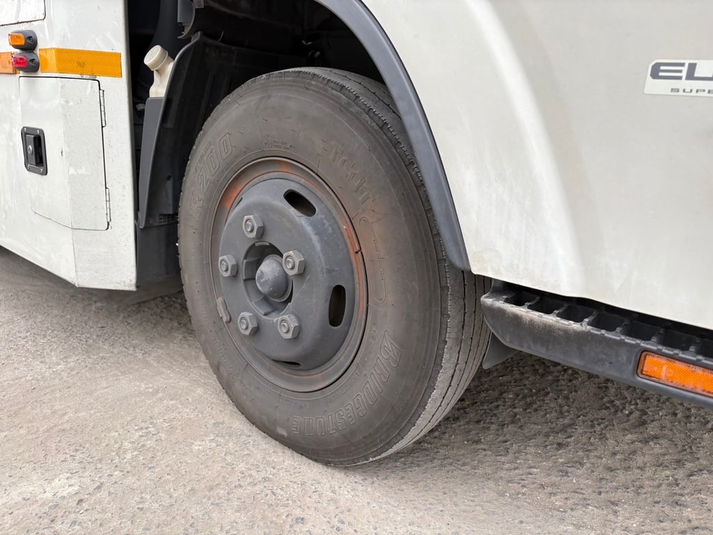 หกล้อรถยกอีซูซุNMR130ปี64ไมล์น้อยสภาพดี รถใช้ในสนามบิน หกล้อรถยกอีซูซุNMR130ปี64ไมล์น้อยสภาพดี รถใช้ในสนามบิน