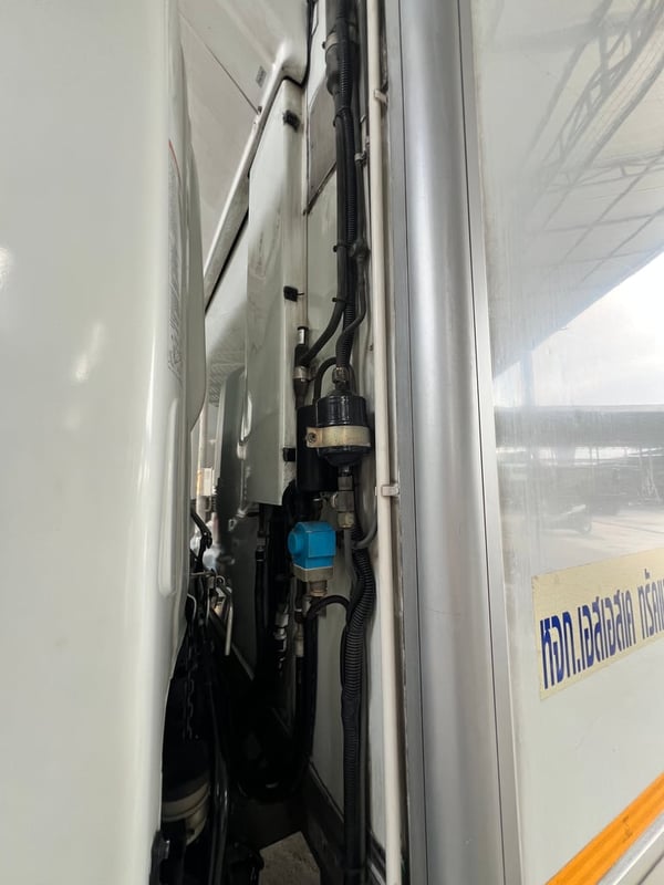 หกล้อห้องเย็น ฮีโน่มีเครื่องทำความหกล้อห้องเย็นมีเครื่องทำความเย็น