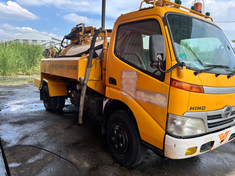 รถหกล้อดูดสิ่งปฎิกูลส้วมไขมันเครื่อง136แรง รถหกล้อดูดสิ่งปฎิกูลส้วมไขมันเครื่อง136แรง