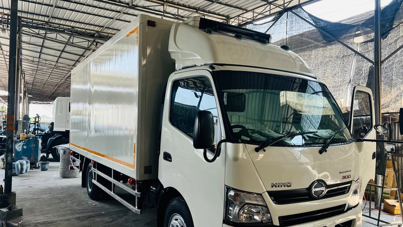 รถบรรทุกหกล้อตู้เย็นฮีโน่ 150 แรงสภาพพร้อมใช้งาน รถบรรทุกหกล้อตู้เย็นฮีโน่ 150 แรงสภาพพร้อมใช้งาน