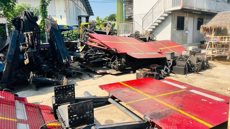 ลิฟท์ท้ายสภาพ 90% zepro ลิฟท์ท้าย 4 กระบอก