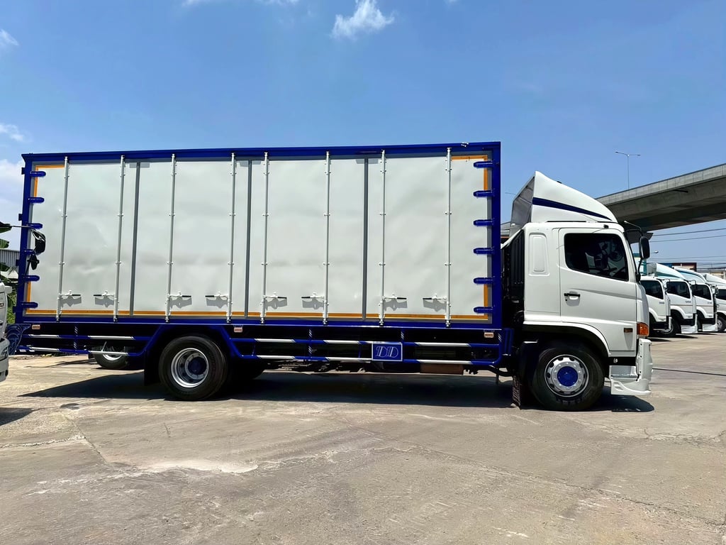 รถหกล้อ HINO VICTOR 240 แรง หลายปี หลายคัน 