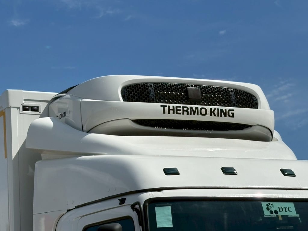 รถหกล้อฮีโน่วิคเตอร์ตู้เย็นทำความย็นตู้ไฟเบอร์เครื่องทพความเย็นเทอร์โมคิงส์