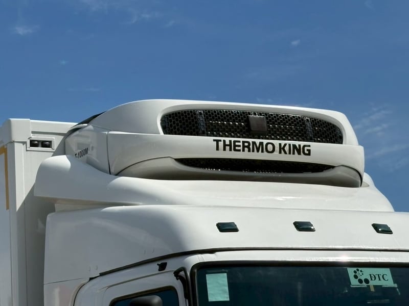 รถหกล้อฮีโน่วิคเตอร์ตู้เย็นทำความย็นตู้ไฟเบอร์เครื่องทพความเย็นเทอร์โมคิงส์