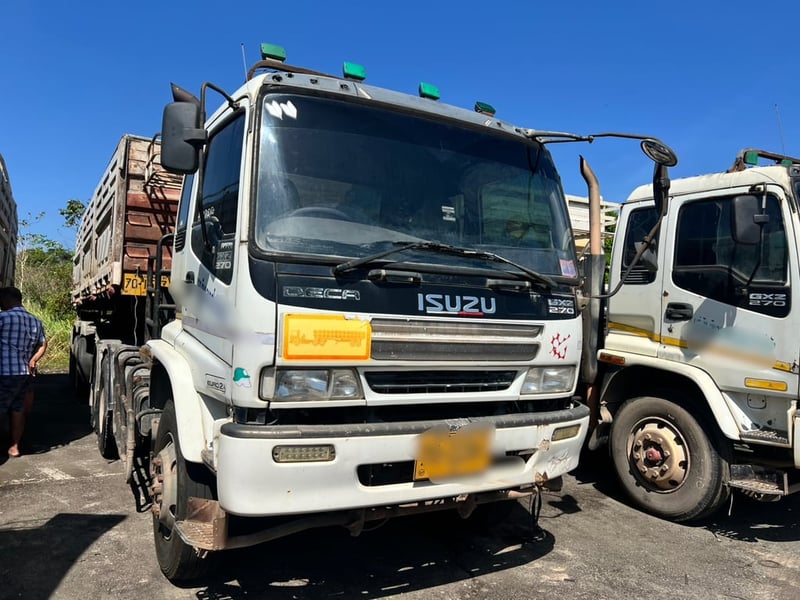 หัวลากอีซูซุ270แรงปี47-48ราคาเบาๆเครื่องดียางดี ตามสภาพ