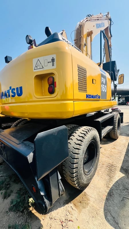 แมคโครล้อยางPW160-7EOพร้อมใช้เล่มทะเบียนแอร?เย็น