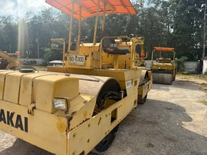 รถบดล้อเหล็กซาไกรถบเล้อเหล็ก sw100สั่นสะเทือน