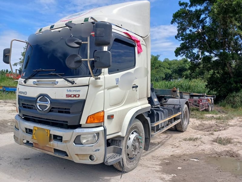 หัวลาก6ล้อฮีโน่วิคเตอร์260แรงปี60