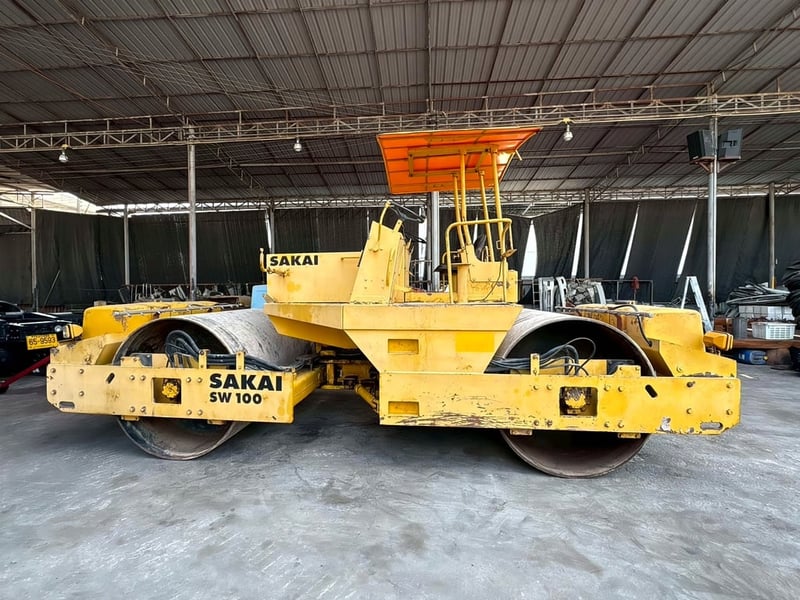 รถบดล้อเหล็ก SAKAI sw 100 สั่นสะเทือน รถบดล้อเหล็ก SAKAI sw 100 สั่นสะเทือน