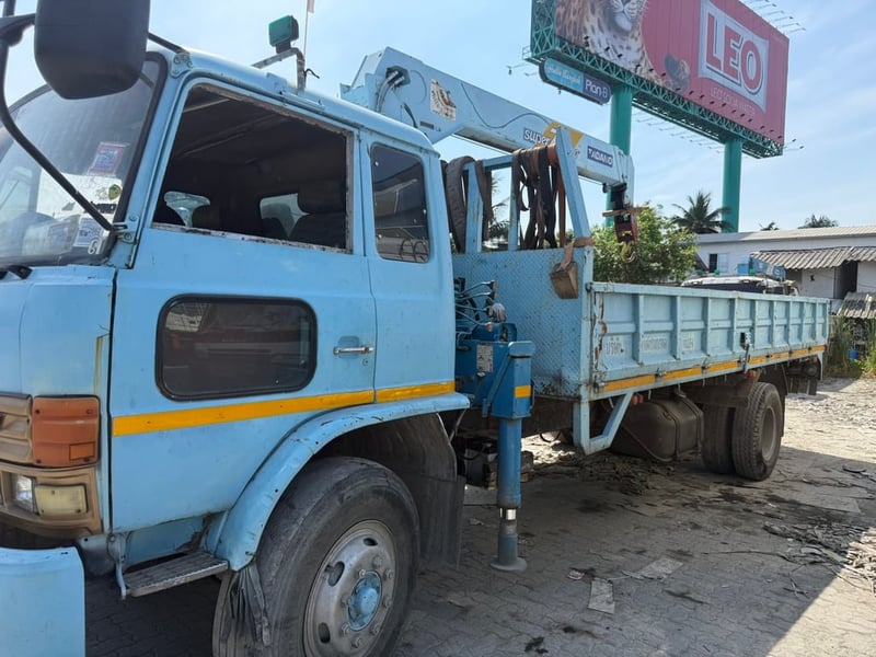 ขายหกล้อติดเครน3ปลอก2ชักทานาโน่ท้องv 5ตัน