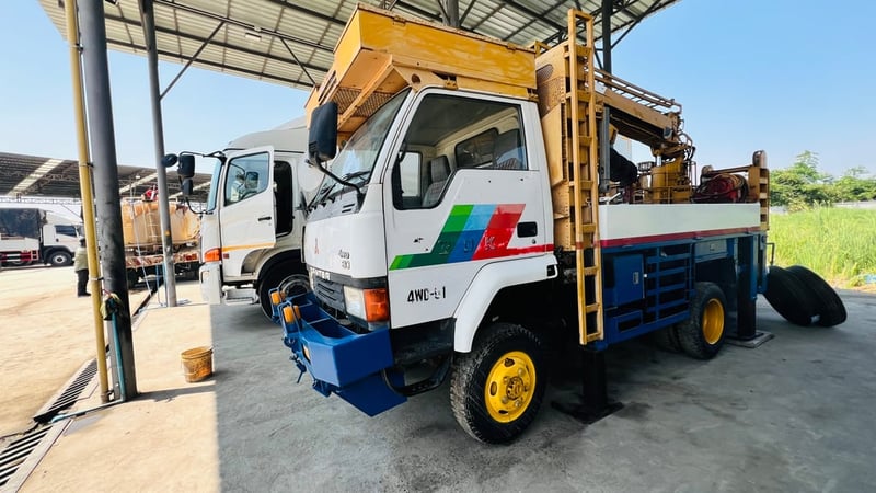 รถสว่านเจาะเสาไฟฟ้า ยี่ห้ออาชิ ขับเคลื่อน4ล้อ