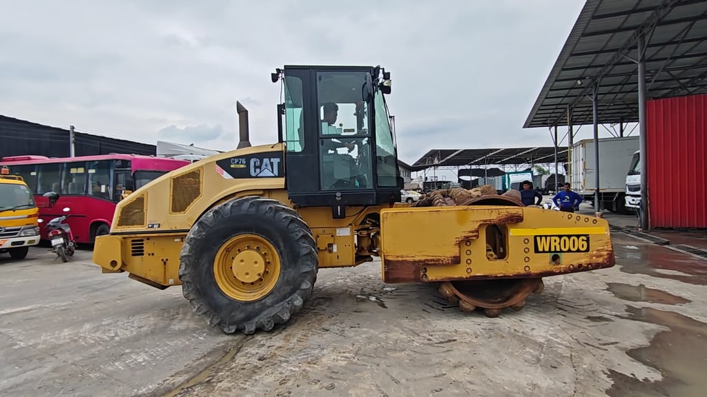 🚧 รถบดสั่นสะเทือน CAT CP76 ปี 2011 (NEW!) 🚧 รถบดสั่นสะเทือน CAT CP76 ปี 2011 (NEW!)