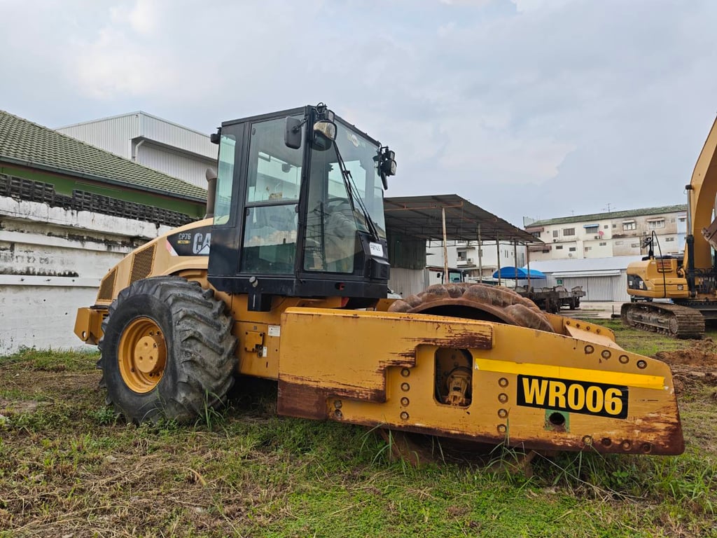 รถบดอัดล้อหนามชม.ทำงานน้อยมาก รถบดอัดล้อหนามชม.ทำงานน้อยมาก