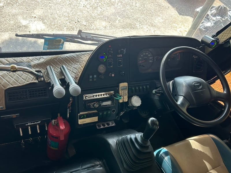 รถบัสแอร์18ที่นั่งพร้อมด้านท้ายห้องเก็บสินต้าติดแอร์ยาว3เมตรพร้อมลิฟท์ท้าย รถบัสแอร์18ที่นั่งพร้อมด้านท้ายห้องเก็บสินต้าติดแอร์ยาว3เมตรพร้อมลิฟท์ท้าย