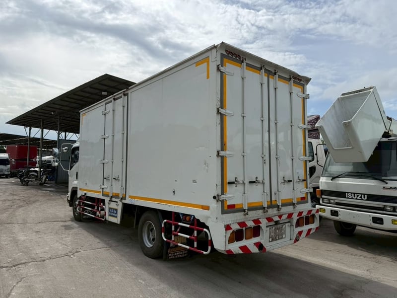 ขายรถหกล้อ ISUZU FRR 190 แรงม้า ปี 65 ตู้ 3 บาน ขายรถหกล้อ ISUZU FRR 190 แรงม้า ปี 65 ตู้ 3 บาน