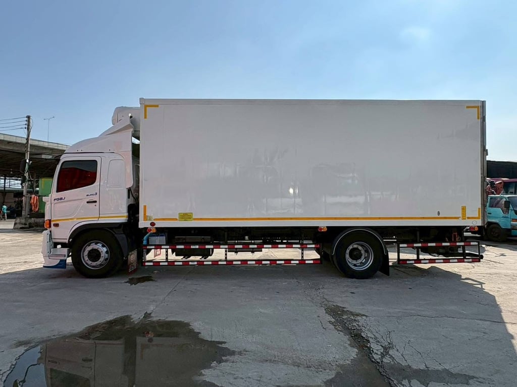 รถหกล้อฮีโน่วิคเตอร์ตู้เย็นทำความย็นตู้ไฟเบอร์เครื่องทพความเย็นเทอร์โมคิงส์