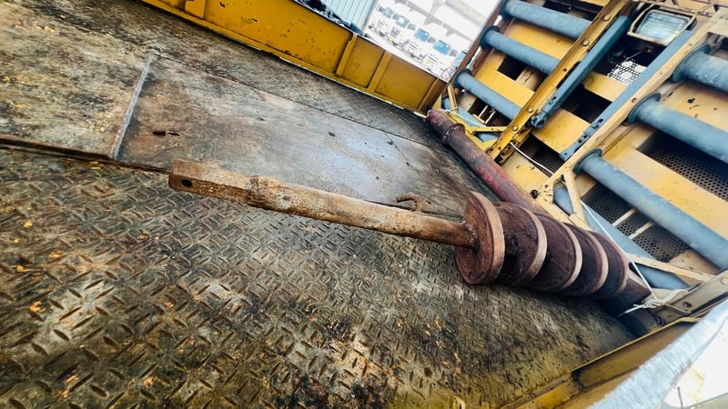 รถสว่านเจาะเสาไฟฟ้า ยี่ห้ออาชิ ขับเคลื่อน4ล้อ