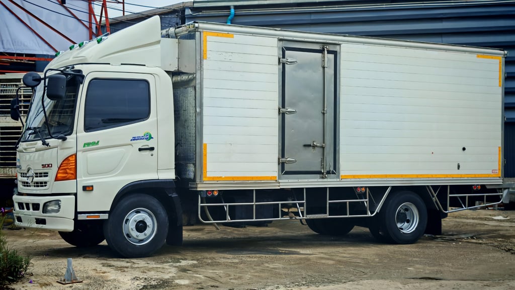 หกล้อตู้เย็นฮีโน่FC9J175แรงม้าปี60 ขายตามสภาพราคาเบาเบา 750,000 หกล้อตู้เย็นฮีโน่FC9J175แรงม้าปี60 ขายตามสภาพราคาเบาเบา 750,000