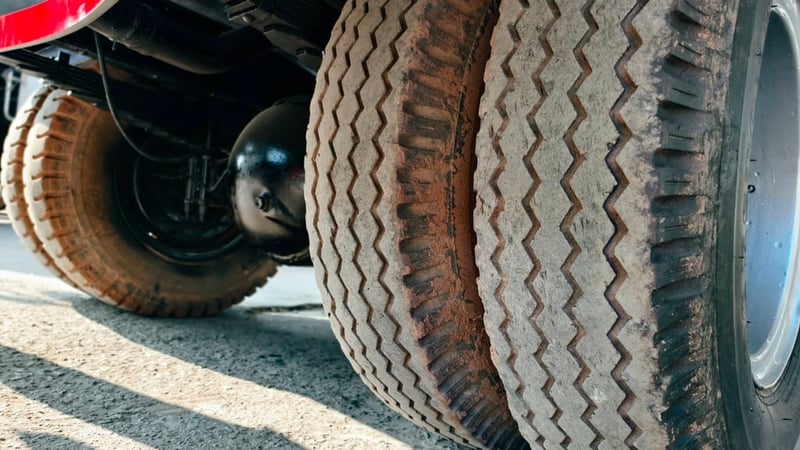 หกล้อหัวยาวรถน้ำเครื่อง 160 แรงม้า ระบบเบรกกิฟฟี่พร้อมระบบสเปรย์น้ำ ระบบเบรกกิฟฟี่พร้อมระบบสเปรย์น้ำ