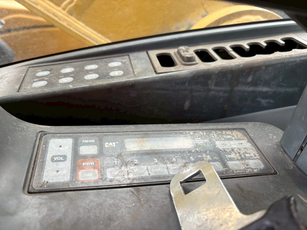 excavators 🚜 รถแบคโฮ CAT 320D-E (มีเล่มทะเบียน!) มีไลน์หัวเจาะ กล้องมองหลัง excavators 🚜 รถแบคโฮ CAT 320D-E (มีเล่มทะเบียน!) มีไลน์หัวเจาะ กล้องมองหลัง