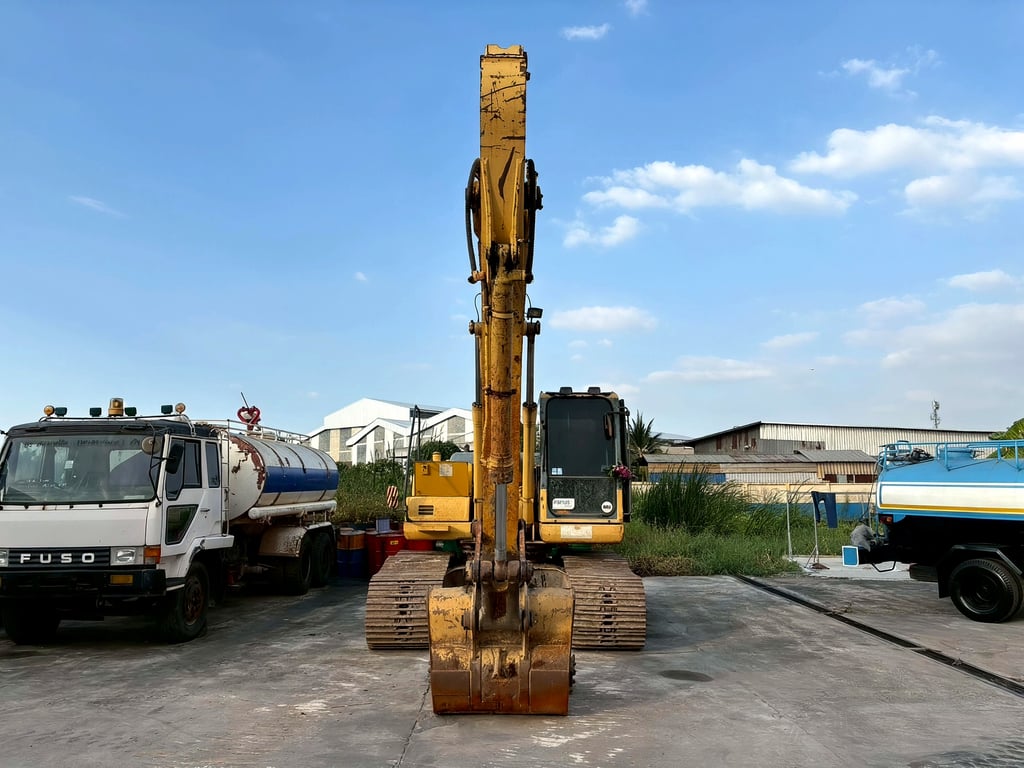 🚜 รถแบคโฮ KOMATSU PC200-7 (มีเล่มทะเบียน!) 🚜 รถแบคโฮ KOMATSU PC200-7 (มีเล่มทะเบียน!)