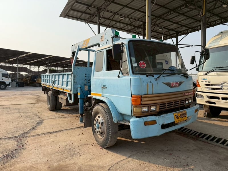 ขายหกล้อติดเครน3ปลอก2ชักทานาโน่ท้องv 5ตัน