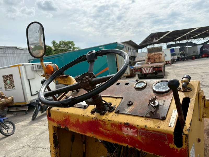 รถบดสั่นสะเทือน KOMATSU JV100WA-1 ปี59 เล่มทะเบียน รถบดสั่นสะเทือน KOMATSU JV100WA-1 ปี59 เล่มทะเบียน