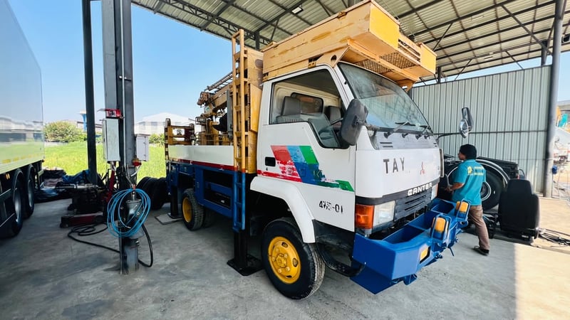 รถสว่านเจาะเสาไฟฟ้า ยี่ห้ออาชิ ขับเคลื่อน4ล้อ