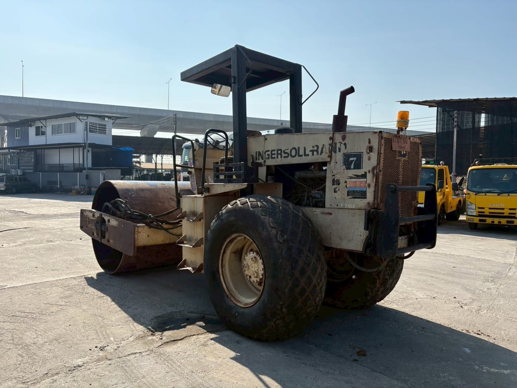 🚧 รถบด INGER SOLL RAND SD100D พร้อมลุยงานก่อสร้าง! 🚧 รถบด INGER SOLL RAND SD100D พร้อมลุยงานก่อสร้าง!