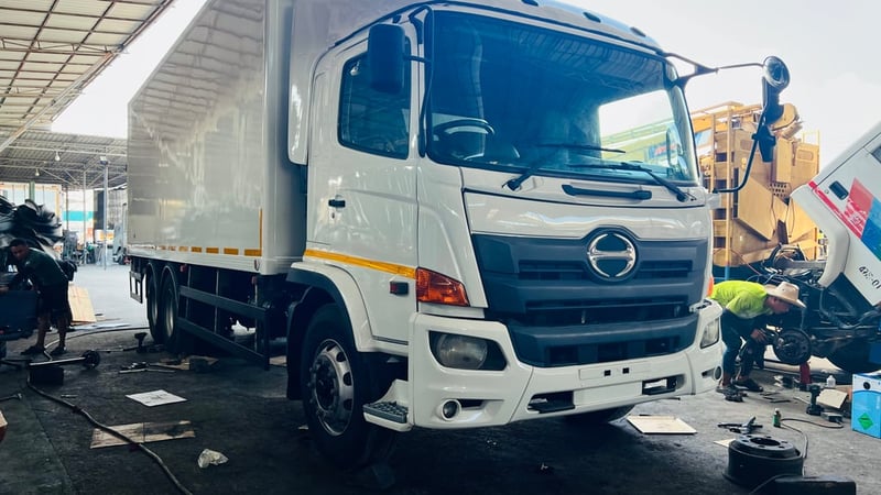 10ล้อฮีโน่วิคเตอร์สภาพพร้อมใช้ยางใหม่เก็บรายละเอียดใหม่