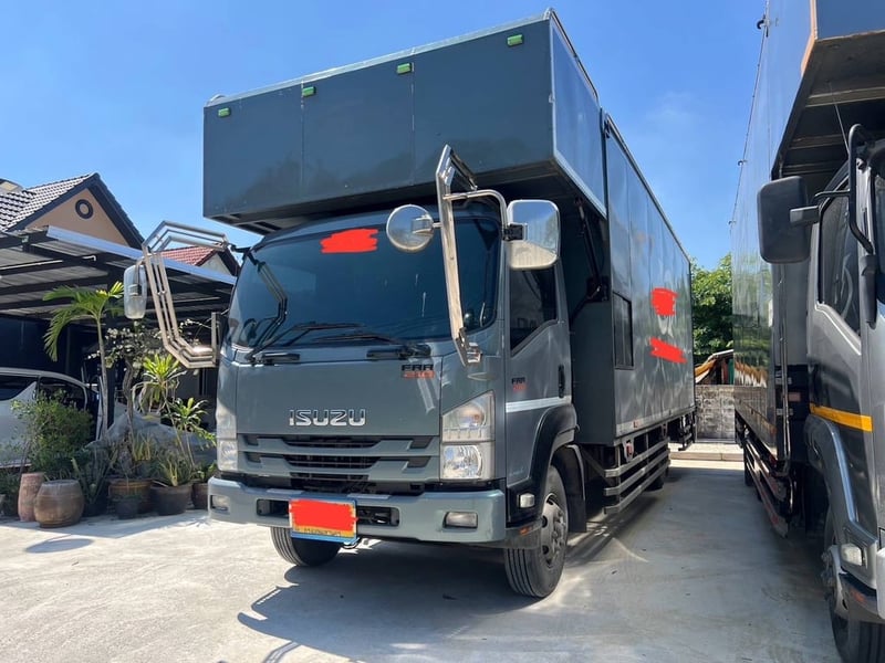หกล้ออีซูซุFRR210ปี65ตู่บรรทุกมอไซด์มีลิฟท์ท้าย