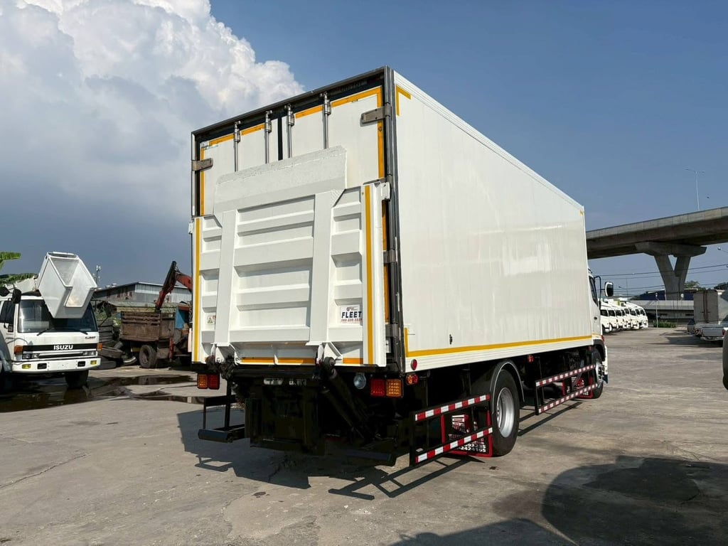 รถหกล้อฮีโน่วิคเตอร์ตู้เย็นทำความย็นตู้ไฟเบอร์เครื่องทพความเย็นเทอร์โมคิงส์