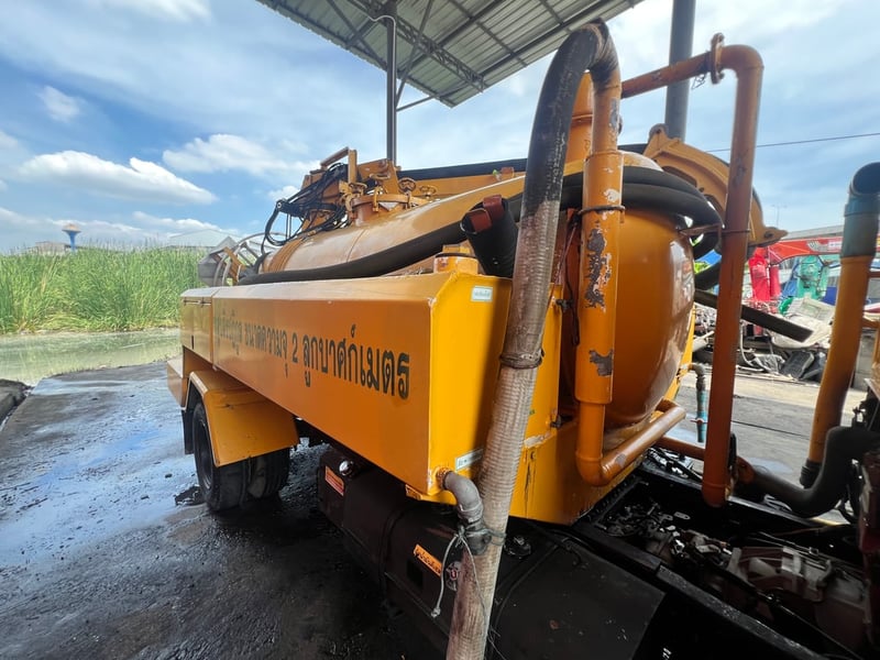 รถหกล้อดูดสิ่งปฎิกูลส้วมไขมันเครื่อง136แรง รถหกล้อดูดสิ่งปฎิกูลส้วมไขมันเครื่อง136แรง