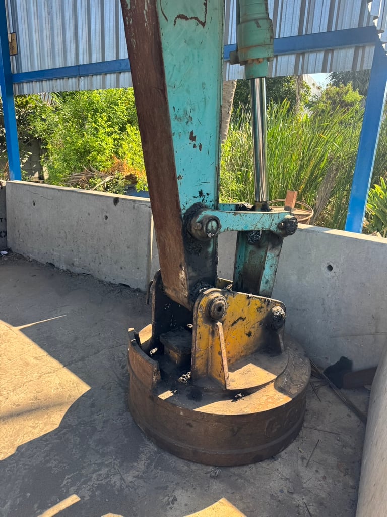 แมคโครโกเบ sk100ติดแม่เหล็กสำหรับดูดเศษเหล็ก