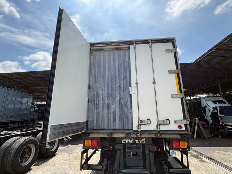 รถหกล้อฮีโน่วิคเตอร์ตู้เย็นทำความย็นตู้ไฟเบอร์เครื่องทพความเย็นเทอร์โมคิงส์