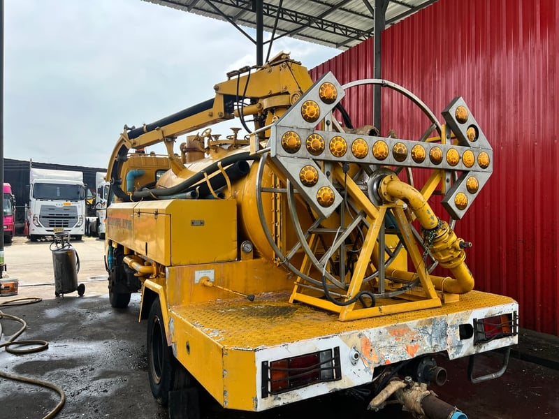 รถหกล้อดูดสิ่งปฎิกูลส้วมไขมันเครื่อง136แรง รถหกล้อดูดสิ่งปฎิกูลส้วมไขมันเครื่อง136แรง