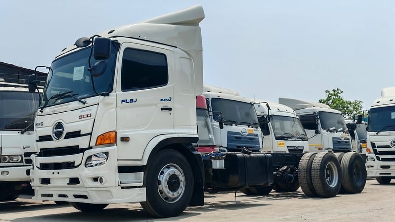HINO VICTOR 260 แรงม้า (ปี 2560) - สภาพสวย พร้อมลุยงาน! 🚛​รถสิบล้อเพลาเดียว (หัวแชสซี) มีให้เลือกหลายคัน