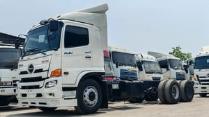 HINO VICTOR 260 แรงม้า (ปี 2560) - สภาพสวย พร้อมลุยงาน! 🚛​รถสิบล้อเพลาเดียว (หัวแชสซี) มีให้เลือกหลายคัน