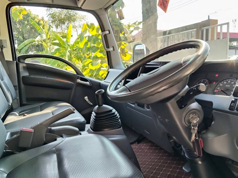 ISUZU NQR 175แรงม้า รถบรรทุก 6ล้อ กระบะเหล็กติดเครน ปี2014